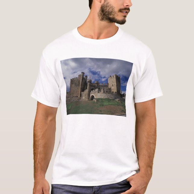 Europe, Spain, Ponferrada, Leon. Templer T-Shirt (Front)
