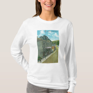 Exterior View of the Famous Opera House T-Shirt