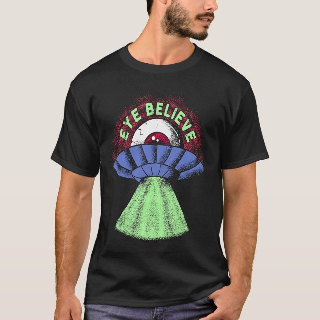 Eye Believe  Alien  I Want To Pun Weird UFO Abduct T-Shirt (Front)