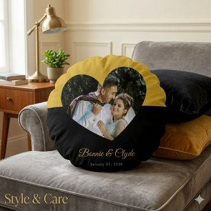 Eye-casing Heart Couple Gold and Black Round Pillow