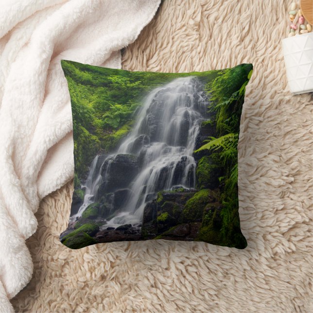 Fairy Falls | Colombia River Gorge Oregon. Throw Pillow (Blanket)