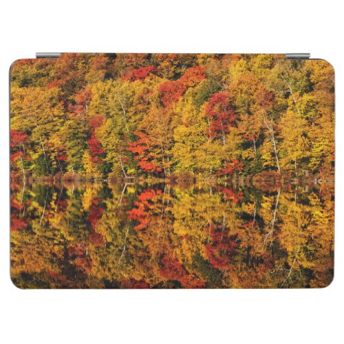 Fall Reflection on Russell Pond  New Hampshire iPad Air Cover