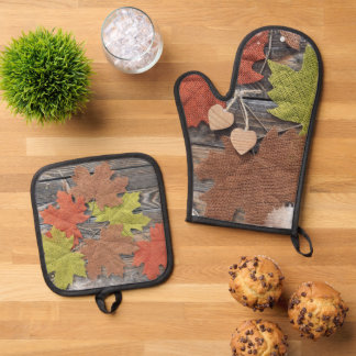 Falling into autumn oven mitt & pot holder set
