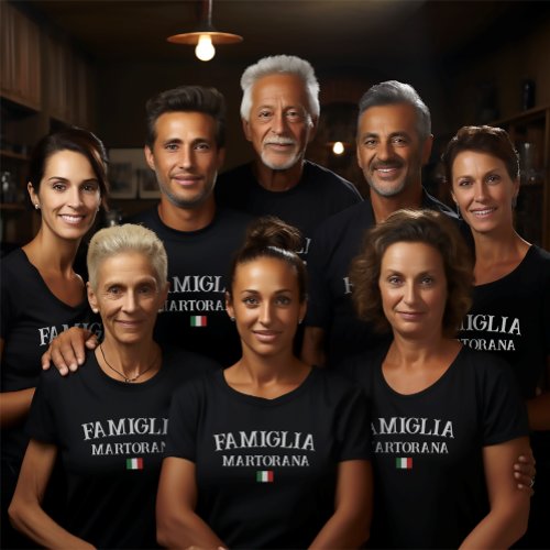 Famiglia Italian Family Personalized Reunion Black T_Shirt