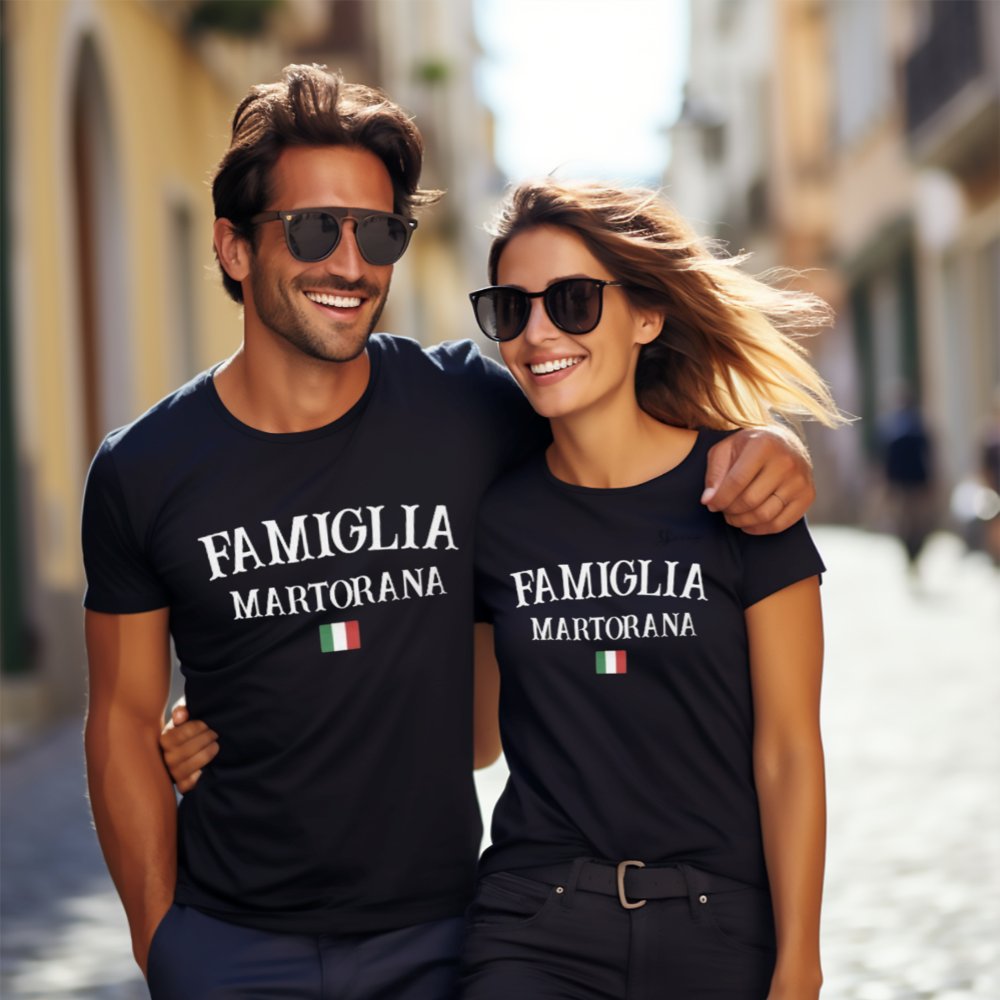 Discover Famiglia Italian Family Personalized Reunion Black T-Shirt