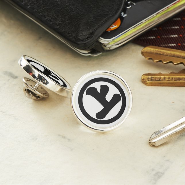 Family Crest Lapel Pin (In Situ)