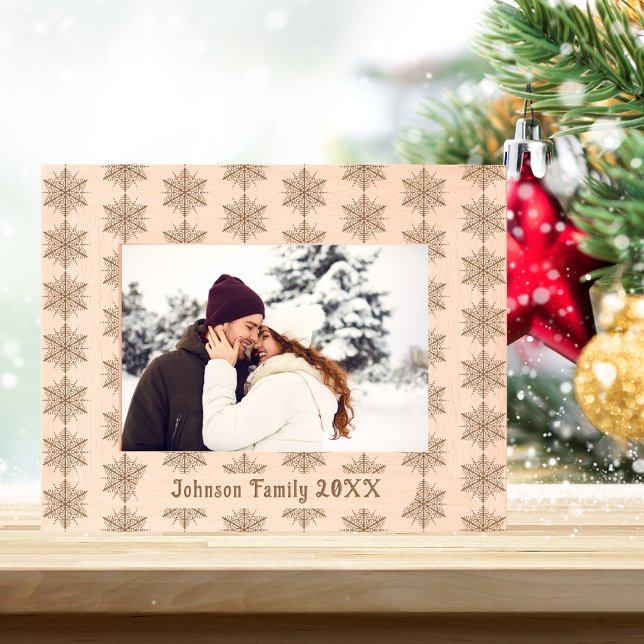 Family Name Snowflake Christmas Pattern 7x5 Wooden Engraved Frames (Family Name Snowflake Christmas Pattern 7x5 Wooden Etched Frames)