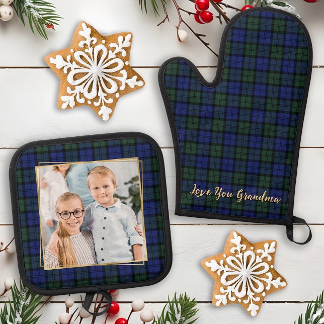 Family Photo Personalized Modern Christmas Plaid Oven Mitt & Pot Holder Set (Creator Uploaded)