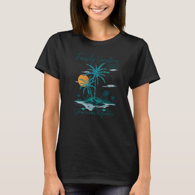 Family Vacation 2022 Retro Sunset Dominican Republ T-Shirt (Front)