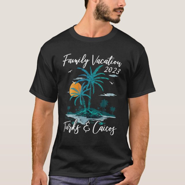 Family Vacation 2023 Retro Sunset Turks Caicos Bea T-Shirt (Front)