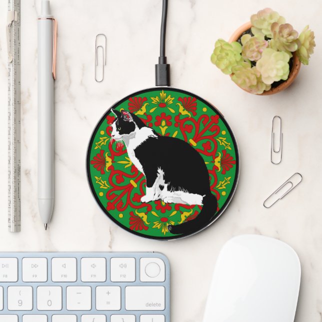 Fancy Black and White Tuxedo Cat Design Wireless Charger (Desk)