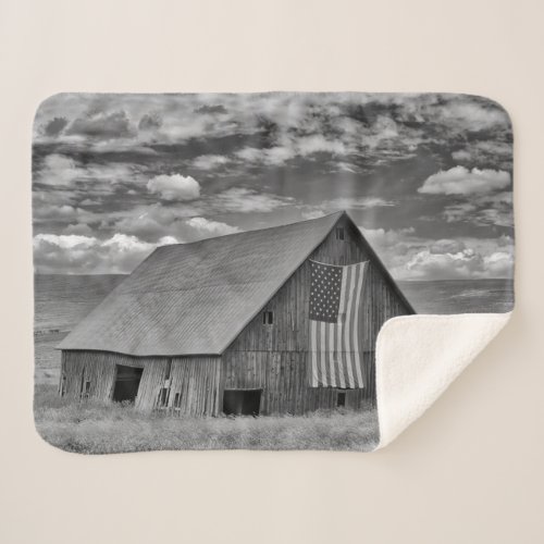 Farms  BW American Flag Barn Scene Sherpa Blanket