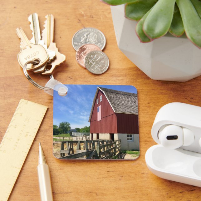 Farms | Red Barn With American Flag Keychain (Desk)