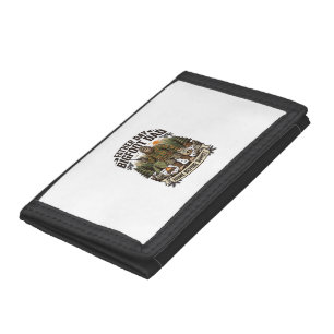 Father Day Bigfoot Dad Shirt Woodland Papa Retro G Tri-fold Wallet