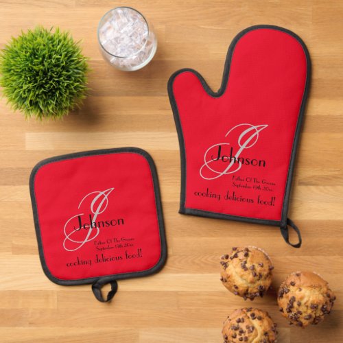  Father Of Groom Gift Monogram Simple Modern Red  Oven Mitt  Pot Holder Set