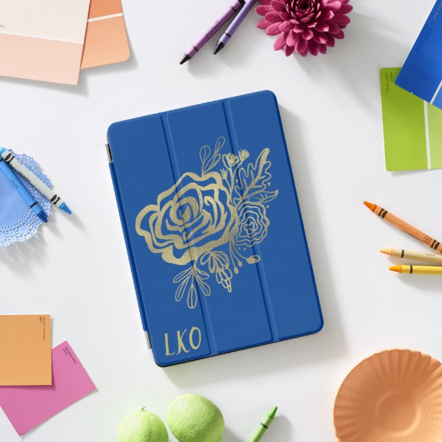 Faux Gold Foil Rose Bouquet Botanical Art iPad Pro Cover (Desk)