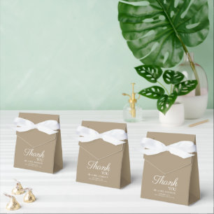 Favor boxes for a modern minimalist wedding.