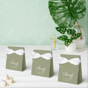 Favor boxes for a modern minimalist wedding.