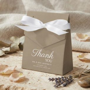 Favor boxes for a modern minimalist wedding.