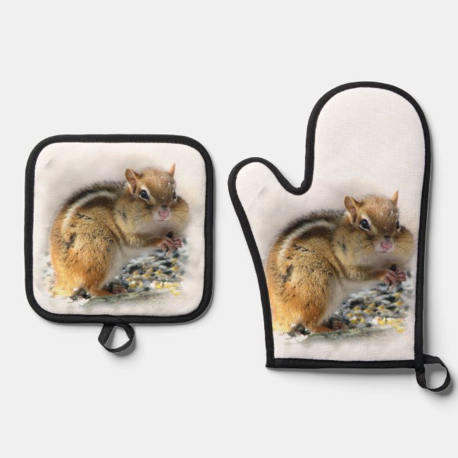 Feasting Chipmunk Oven Mitt and Pot Holder Set