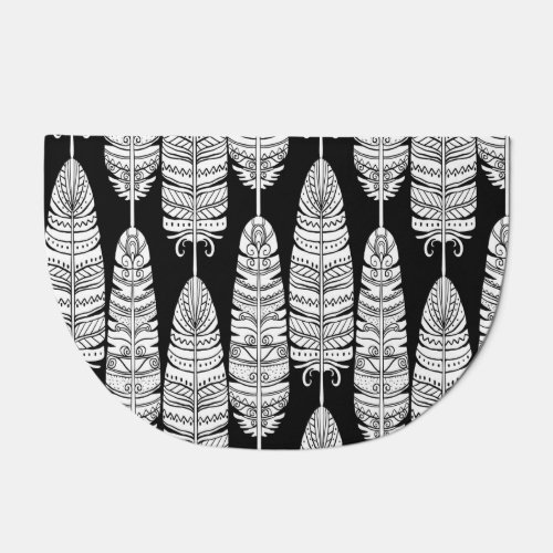 Feathers boho black and white pattern doormat