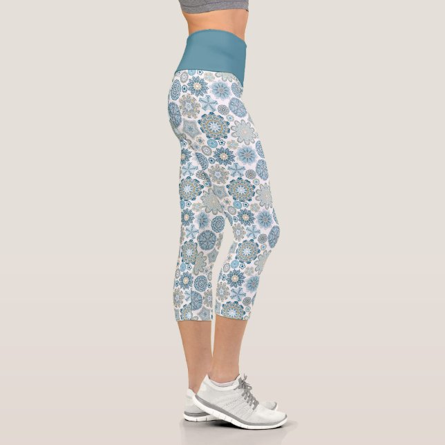 Festive Chic Floral Mandala Snow Flakes Pattern Capri Leggings (Right)