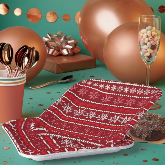 Festive Christmas Snowflake Pattern Paper Plates (Multi)