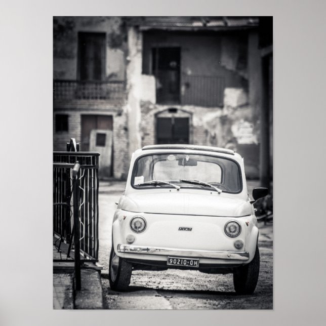 Fiat 500, Cinquecento, in Italy Poster (Front)