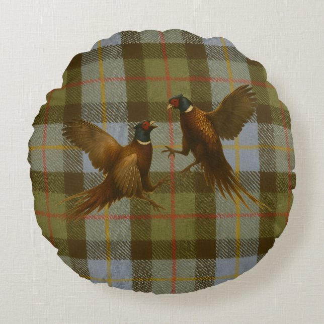Fighting Pheasants on tweed / tartan background  Round Pillow (Front)