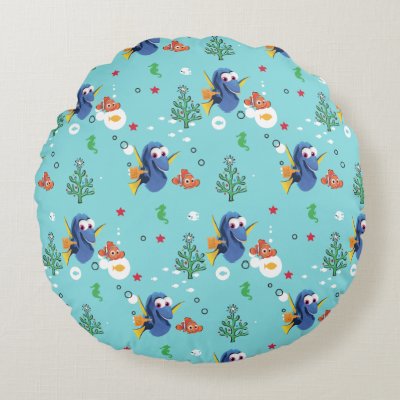 Finding Dory | Remembering Holiday Cheer Round Pillow
