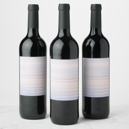 Fine strokes in shades of blue and red endings  wine label