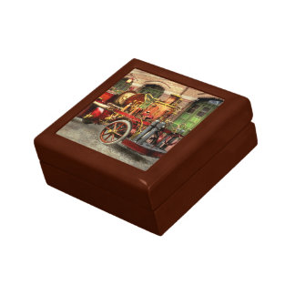 Fire Truck - An electric pump truck 1907 Gift Box