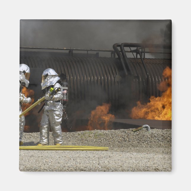 Firefighters neutralize a live fire magnet (Front)