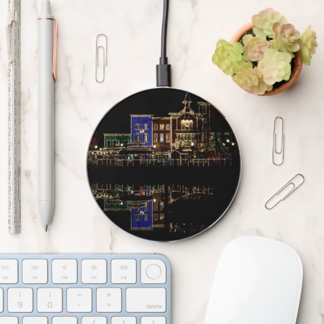 Firemans Landing Christmas Wireless Charger (Desk)