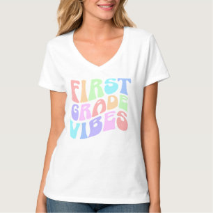 First Grade Vibes – Colorful Groovy Back to School T-Shirt
