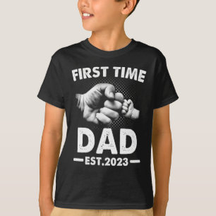 First Time Dad New Daddy Est 2023 Funny Fathers  T-Shirt