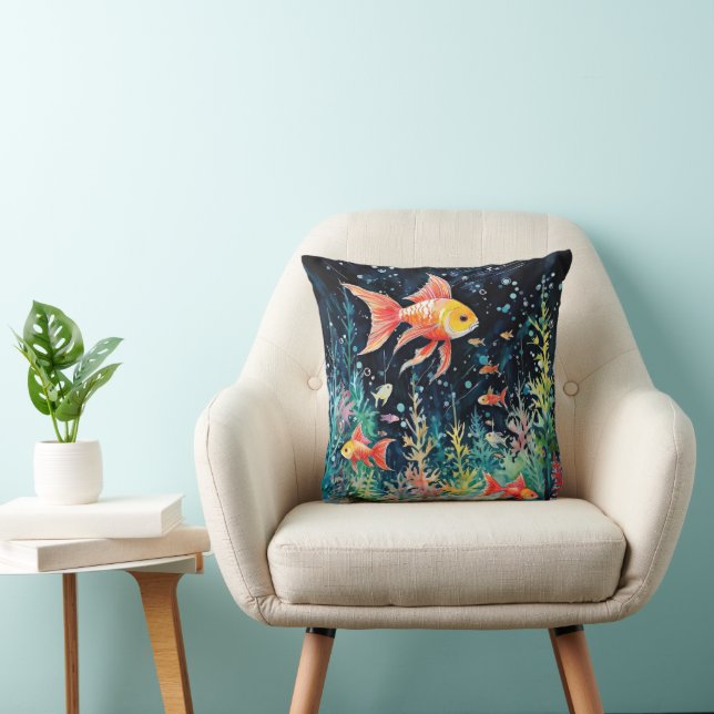 Fish Dreamland, aquarium perfection, Throw Pillow (Chair)