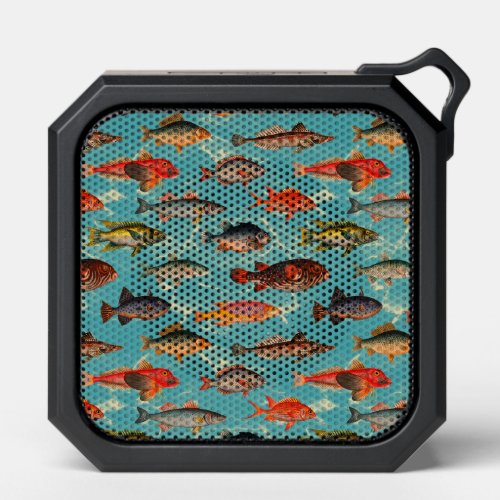 Fishes swimming in the ocean design bluetooth speaker