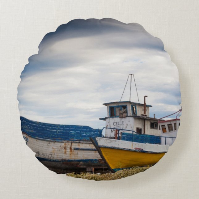 Fishing boats round pillow (Front)