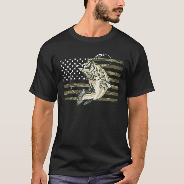 Fishing Camouflage US American Flag Bass Fish Fish T-Shirt (Front)