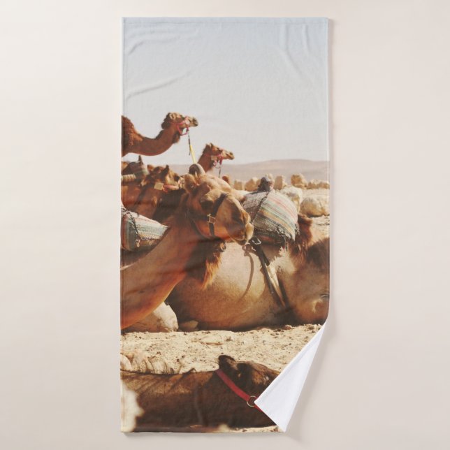 FIVE CAMELS ON FIELD BATH TOWEL (Bath Towel)