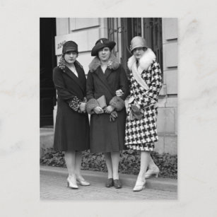 Flapper Girls, Cloche Hats 1920s Postcard