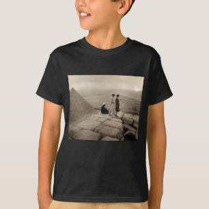Flapper Girls Sunrise Khufu Pyramid, Egypt 1920  T-Shirt