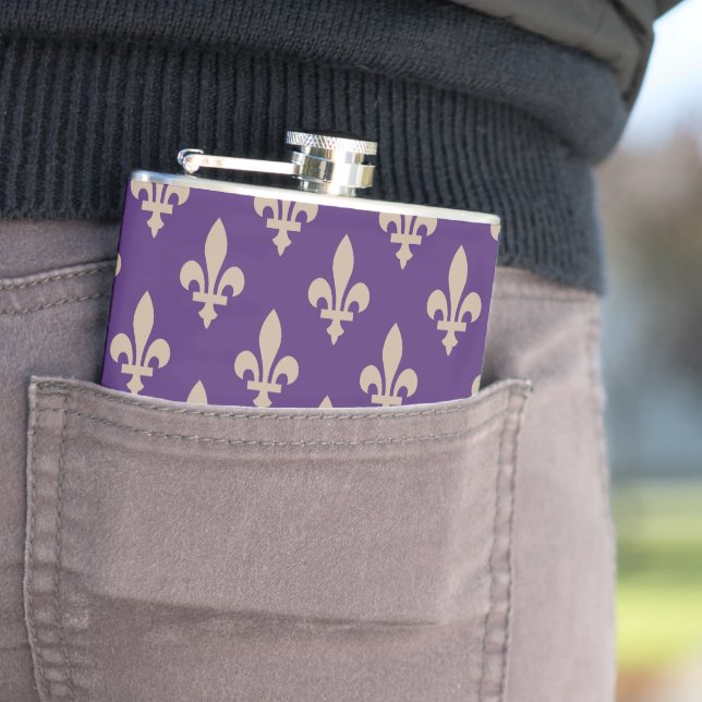 Fleur de Lis Pattern, Royal French Cream on Purple Flask (In Situ)