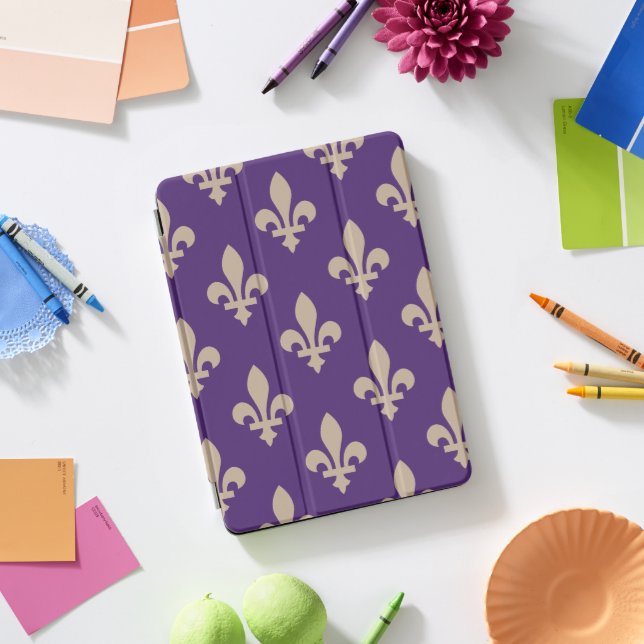 Fleur de Lis Pattern, Royal French Cream on Purple iPad Pro Cover (Desk)