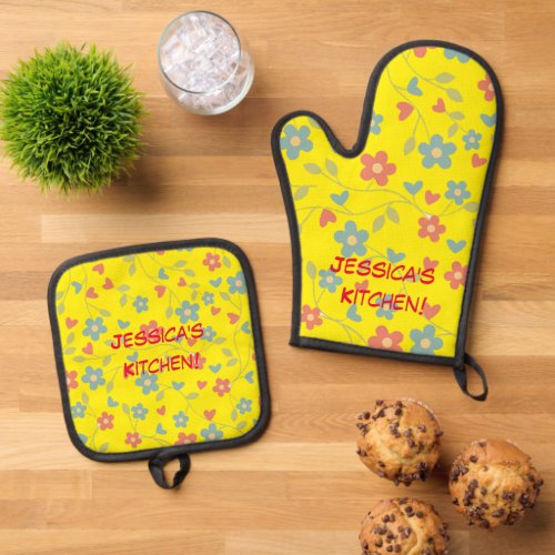 Floral Pattern Background Oven Mitt  Pot Holder Set