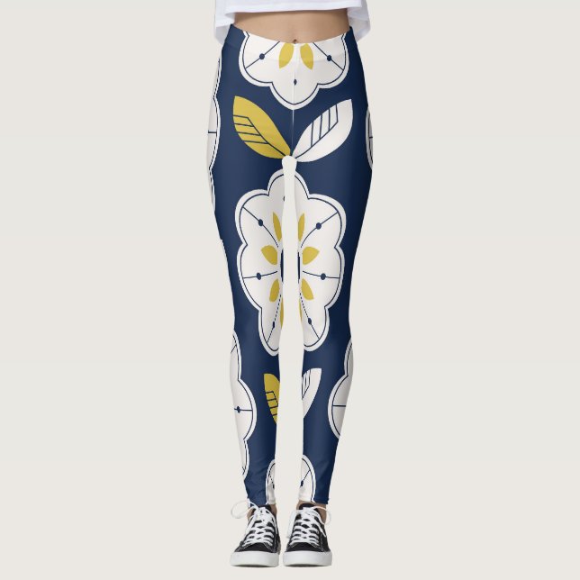 Floral Scandinavian Style Seamless Pattern Leggings (Front)