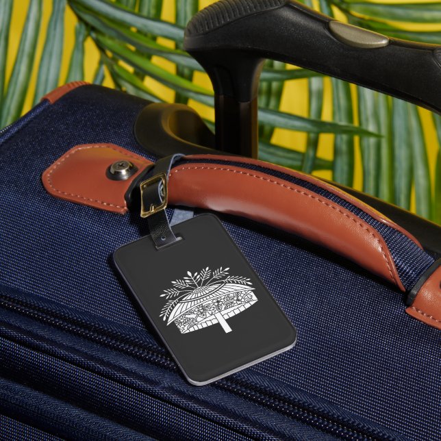 Flower hat luggage tag (Front Insitu 1)