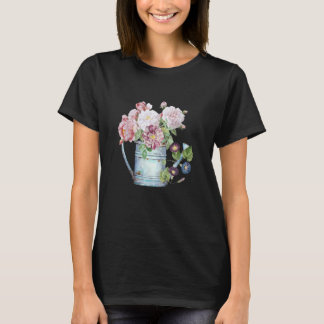 Flowers and Watering Can Vintage Garden Roses Bota T-Shirt