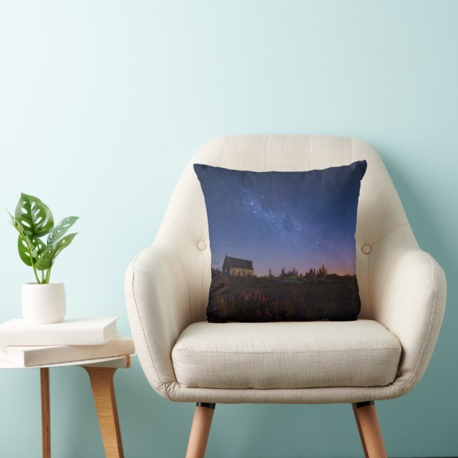 Flowers | Milky Way New Zealand Throw Pillow (Chair)